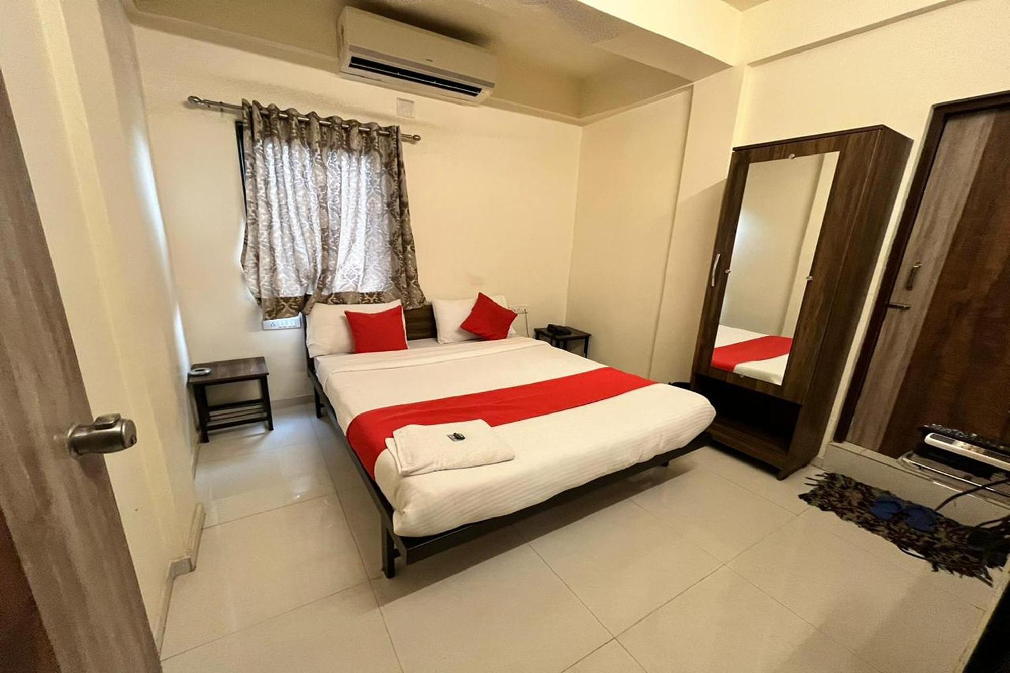 Hotel Kalyan Palace Watuwa المظهر الخارجي الصورة